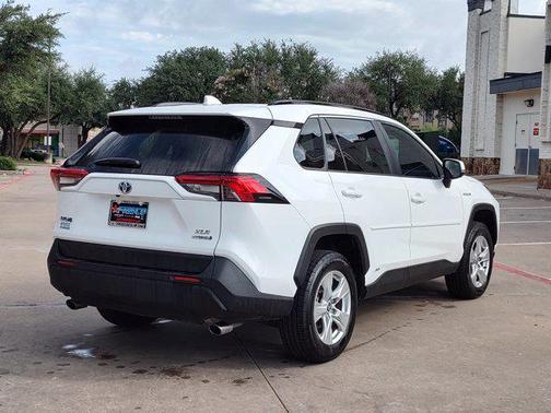 2021 Toyota RAV4 Hybrid XLE