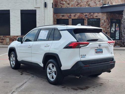 2021 Toyota RAV4 Hybrid XLE