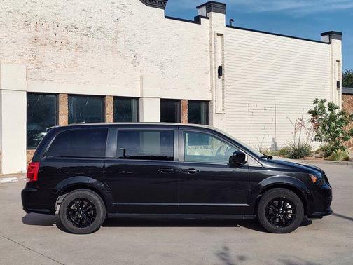 Black Onyx Crystal Pearlcoat 2020 Dodge Grand Caravan SXT