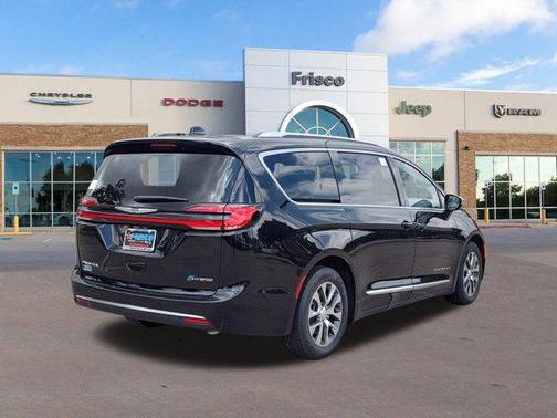 2025 Chrysler Pacifica L