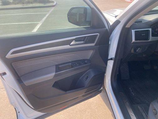 2022 Volkswagen Atlas 2.0T SE w/Technology