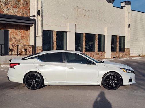 2022 Nissan Altima SR FWD