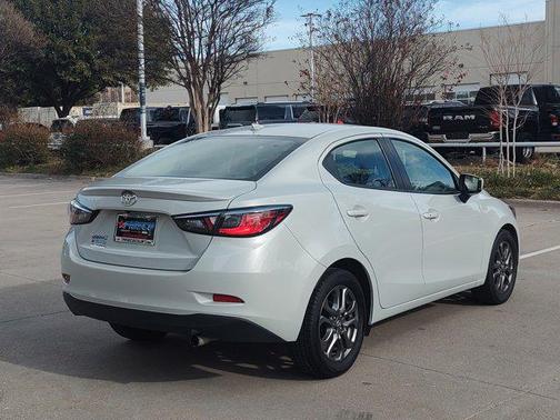 2020 Toyota Yaris Sedan LE