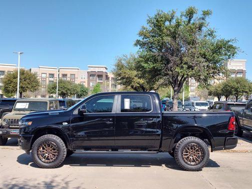 Diamond Black Crystal Pearlcoat 2026 RAM 1500 Lone Star