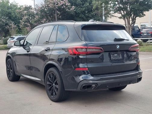 Carbon Black Metallic 2023 BMW X5 M50i