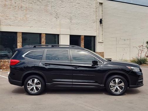 Crystal Black Silica 2022 Subaru Ascent Premium 7-Passenger
