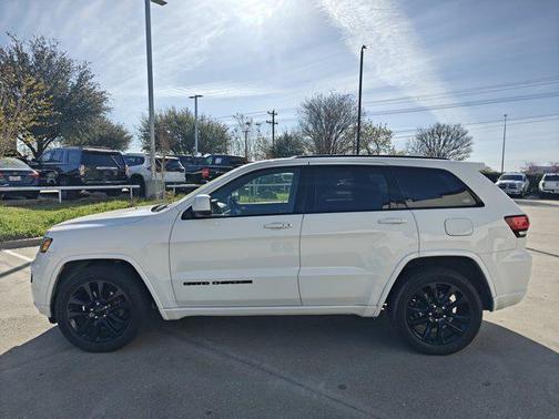 Bright White Clearcoat 2017 Jeep Grand Cherokee Altitude