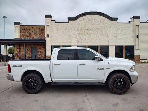 Bright White Clearcoat 2018 RAM 1500 ST