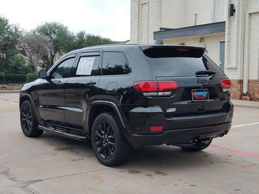 2022 Jeep Grand Cherokee Laredo