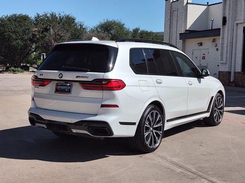 2022 BMW X7 M50i