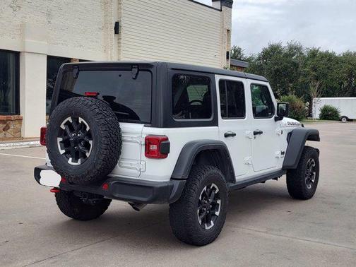 Bright White Clearcoat 2025 Jeep Wrangler Rubicon