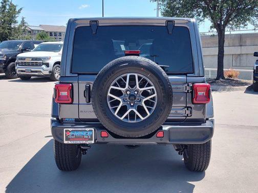 2025 Jeep Wrangler 4-Door Sahara 4x4