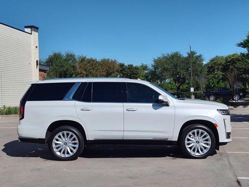Crystal White Tricoat 2024 Cadillac Escalade Luxury