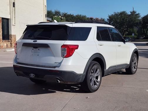 Star White Metallic Tri-Coat 2023 Ford Explorer XLT