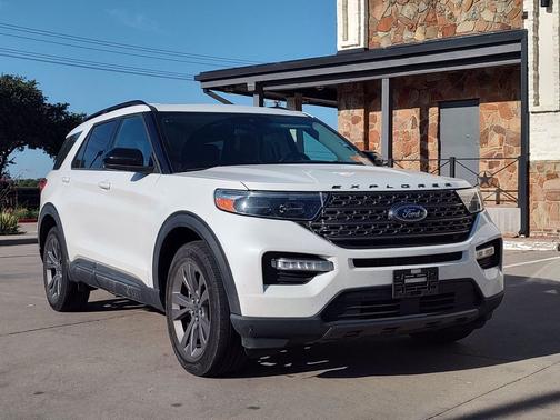 Star White Metallic Tri-Coat 2023 Ford Explorer XLT