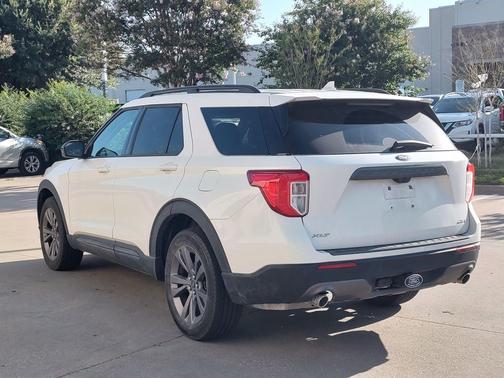Star White Metallic Tri-Coat 2023 Ford Explorer XLT