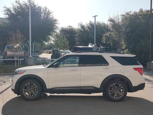 Star White Metallic Tri-Coat 2023 Ford Explorer XLT