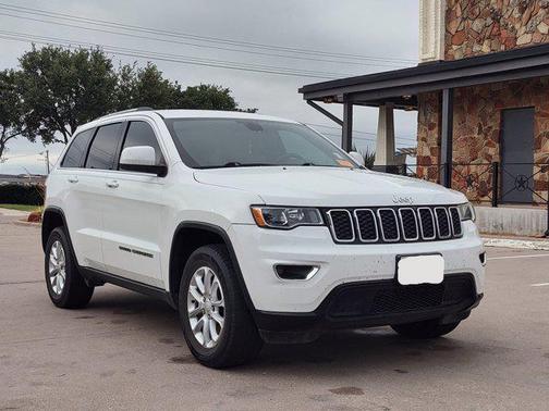 Bright White Clearcoat 2021 Jeep Grand Cherokee Laredo