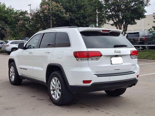 Bright White Clearcoat 2021 Jeep Grand Cherokee Laredo