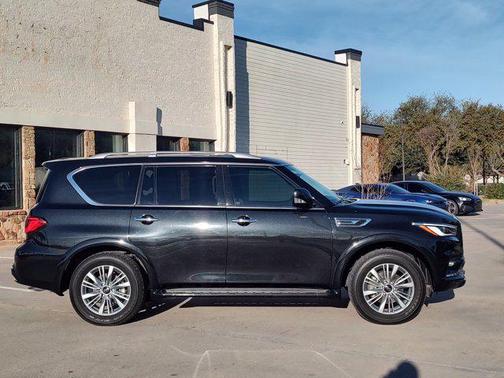 2024 INFINITI QX80 Luxe