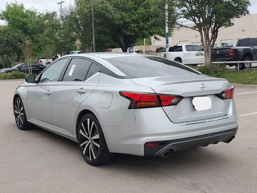 Brilliant Silver Metallic 2022 Nissan Altima SR FWD