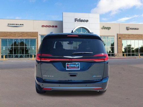 2025 Chrysler Pacifica L
