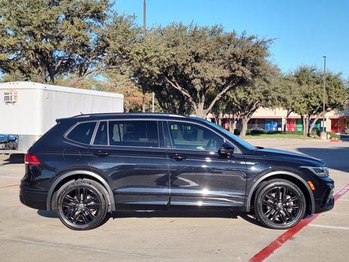 2022 Volkswagen Tiguan 2.0T SE R-Line Black