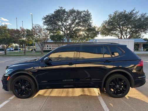 2022 Volkswagen Tiguan 2.0T SE R-Line Black