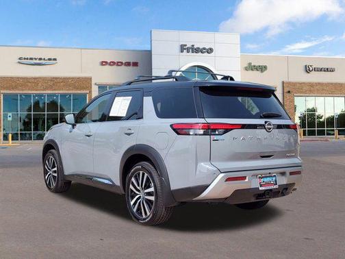 2025 Nissan Pathfinder Platinum FWD