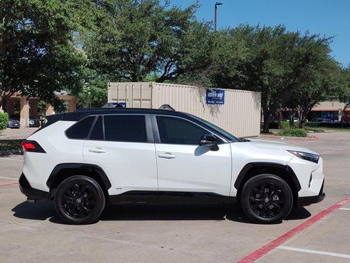 2022 Toyota RAV4 Hybrid SE