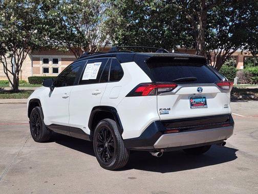 2022 Toyota RAV4 Hybrid SE