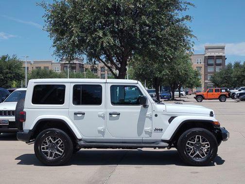 2025 Jeep Wrangler 4-Door Sahara 4x4