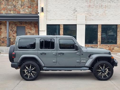 Sting-Gray Clearcoat 2019 Jeep Wrangler Unlimited Sahara