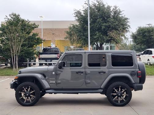 Sting-Gray Clearcoat 2019 Jeep Wrangler Unlimited Sahara