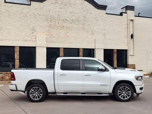 Ivory White Tri-Coat Pearlcoat 2019 RAM 1500 Laramie