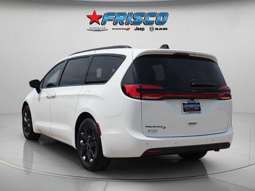 Bright White Clearcoat 2026 Chrysler Pacifica L