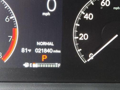 White 2024 Honda Pilot Touring
