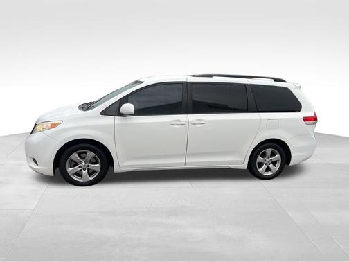 2014 Toyota Sienna LE