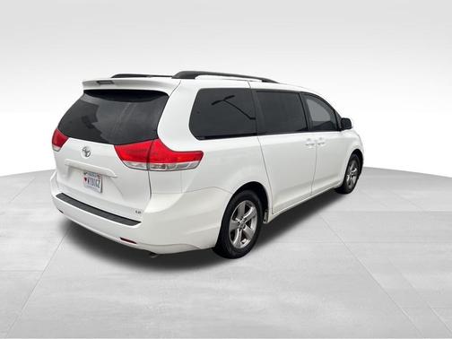 2014 Toyota Sienna LE