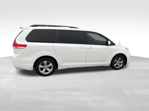 2014 Toyota Sienna LE