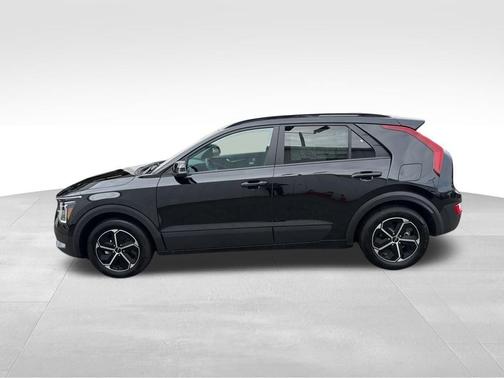 Black 2025 Kia Niro EX