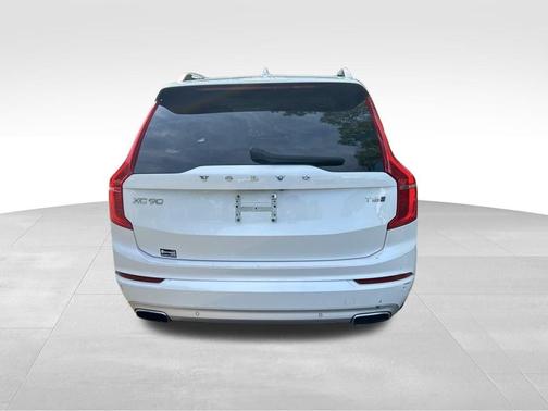 White 2019 Volvo XC90 T6 Momentum