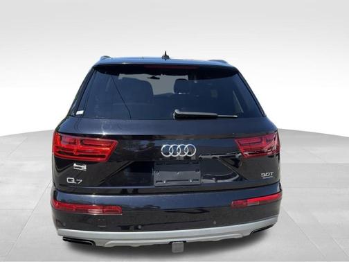 Orca Black Metallic 2018 Audi Q7 3.0T Prestige