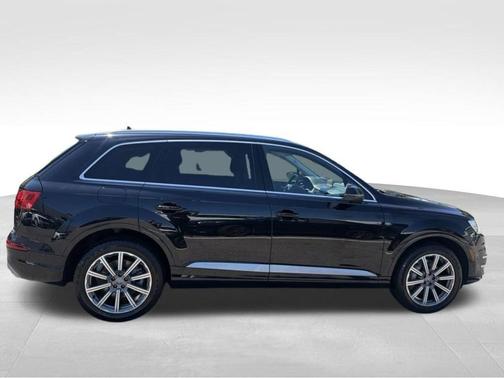 Orca Black Metallic 2018 Audi Q7 3.0T Prestige
