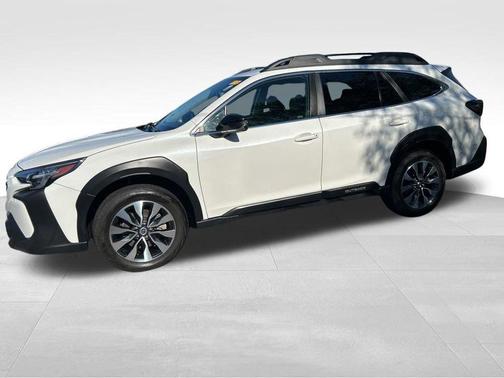 Crystal White Pearl 2023 Subaru Outback Limited