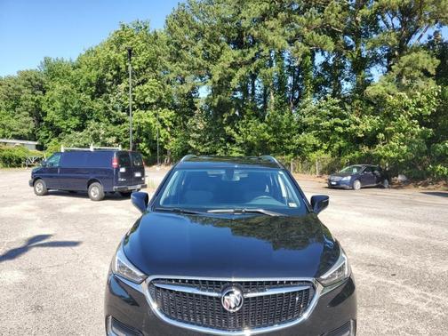 Photo 4 of 11 of 2019 Buick Enclave Preferred