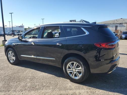 Photo 3 of 11 of 2019 Buick Enclave Preferred