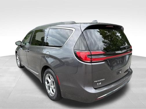 Gray 2023 Chrysler Pacifica Limited