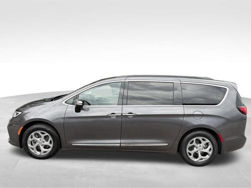 Gray 2023 Chrysler Pacifica Limited