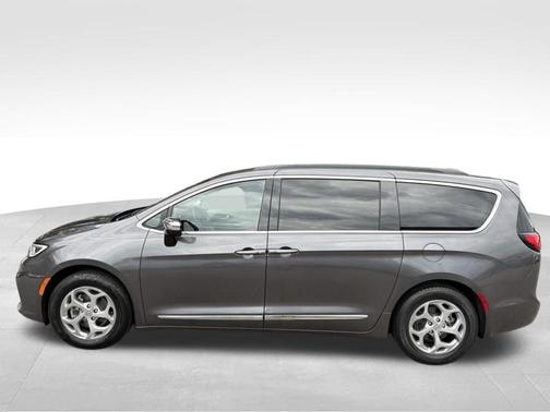 Gray 2023 Chrysler Pacifica Limited